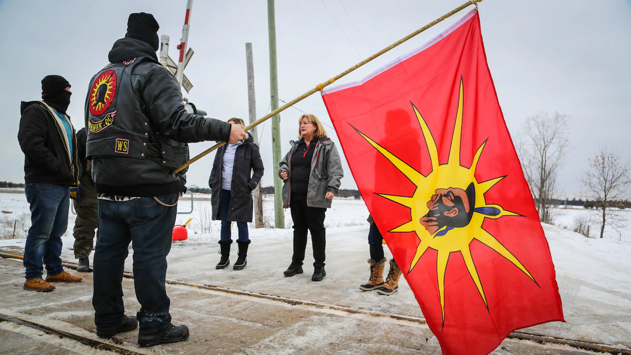 une-rencontre-avec-les-manifestants-de-tyendinaga-pour-tenter-de-debloquer-la-situation